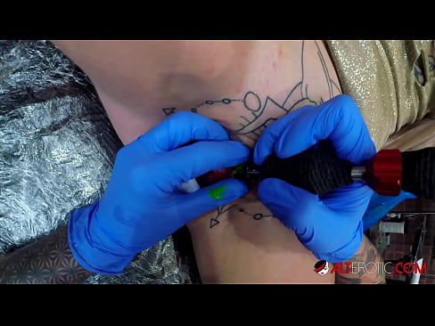 ❤️ Extrem tattooed Hottie Sully Savage krut en Tattoo op hirem Klitoris ❤❌ Porno bei eis lb.special-grasser.ru ️❤